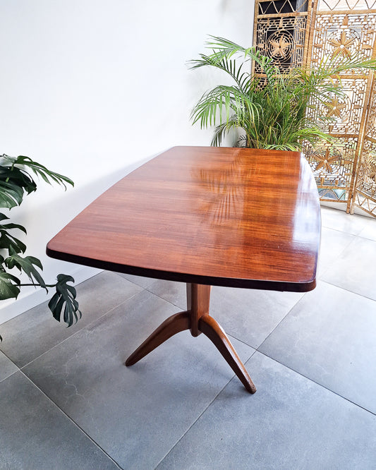 Mid century teak extendable dining table by W.H. Russell for Gordon Russell, vintage expanding dining table with minor surface marks