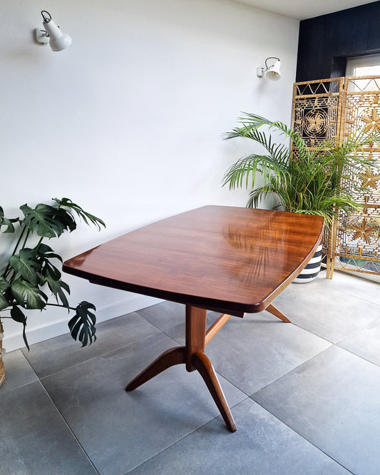 Mid century teak extendable dining table by W.H. Russell for Gordon Russell, vintage expanding dining table with minor surface marks