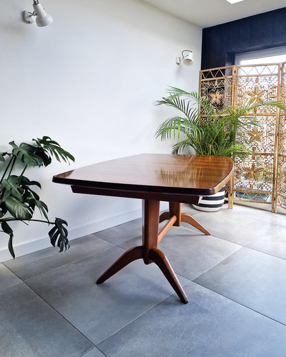 Mid century teak extendable dining table by W.H. Russell for Gordon Russell, vintage expanding dining table with minor surface marks