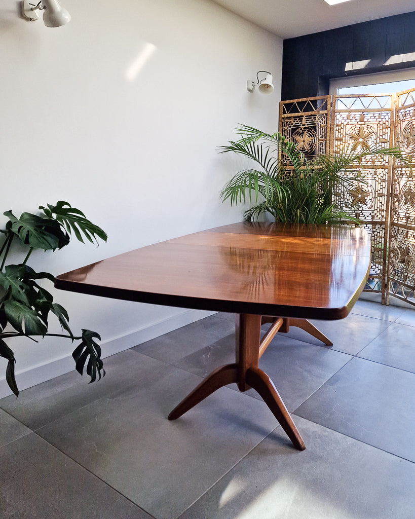 Mid century teak extendable dining table by W.H. Russell for Gordon Russell, vintage expanding dining table with minor surface marks