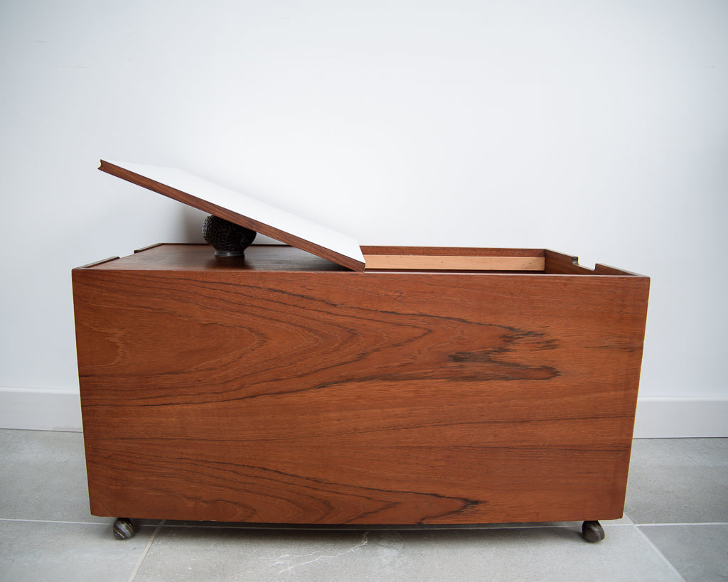 Retro Mid Century Coffee Table / Vinyl Records Cabinet